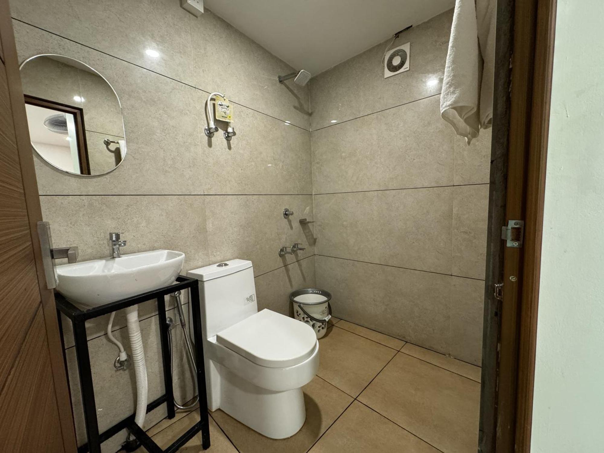 Amsher Suit Lulu Mall Road Hotel Kochi Екстериор снимка
