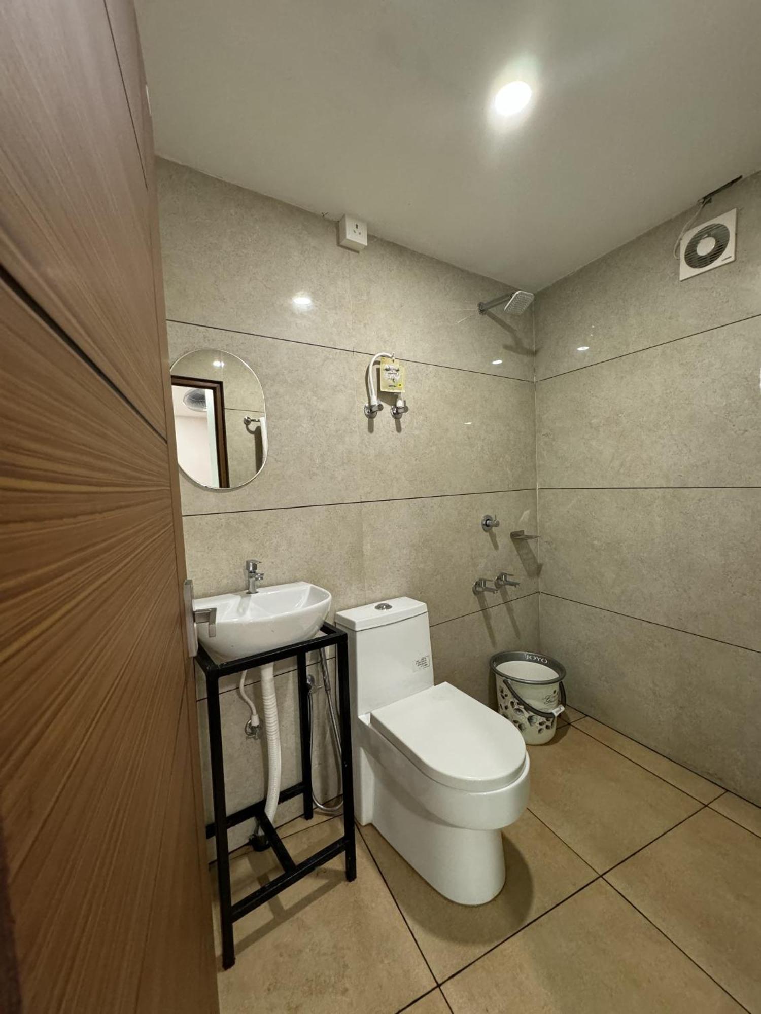 Amsher Suit Lulu Mall Road Hotel Kochi Екстериор снимка