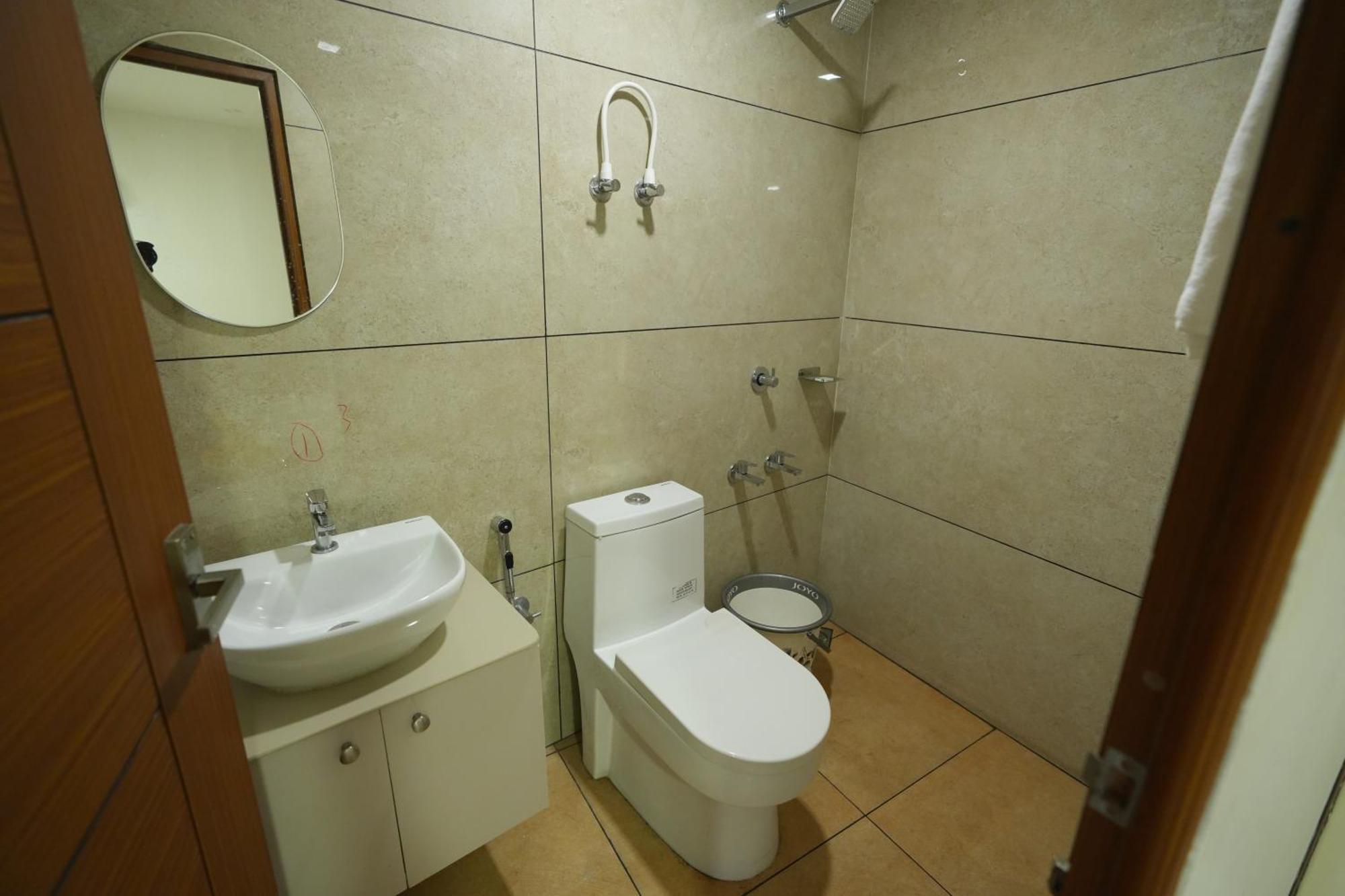 Amsher Suit Lulu Mall Road Hotel Kochi Екстериор снимка